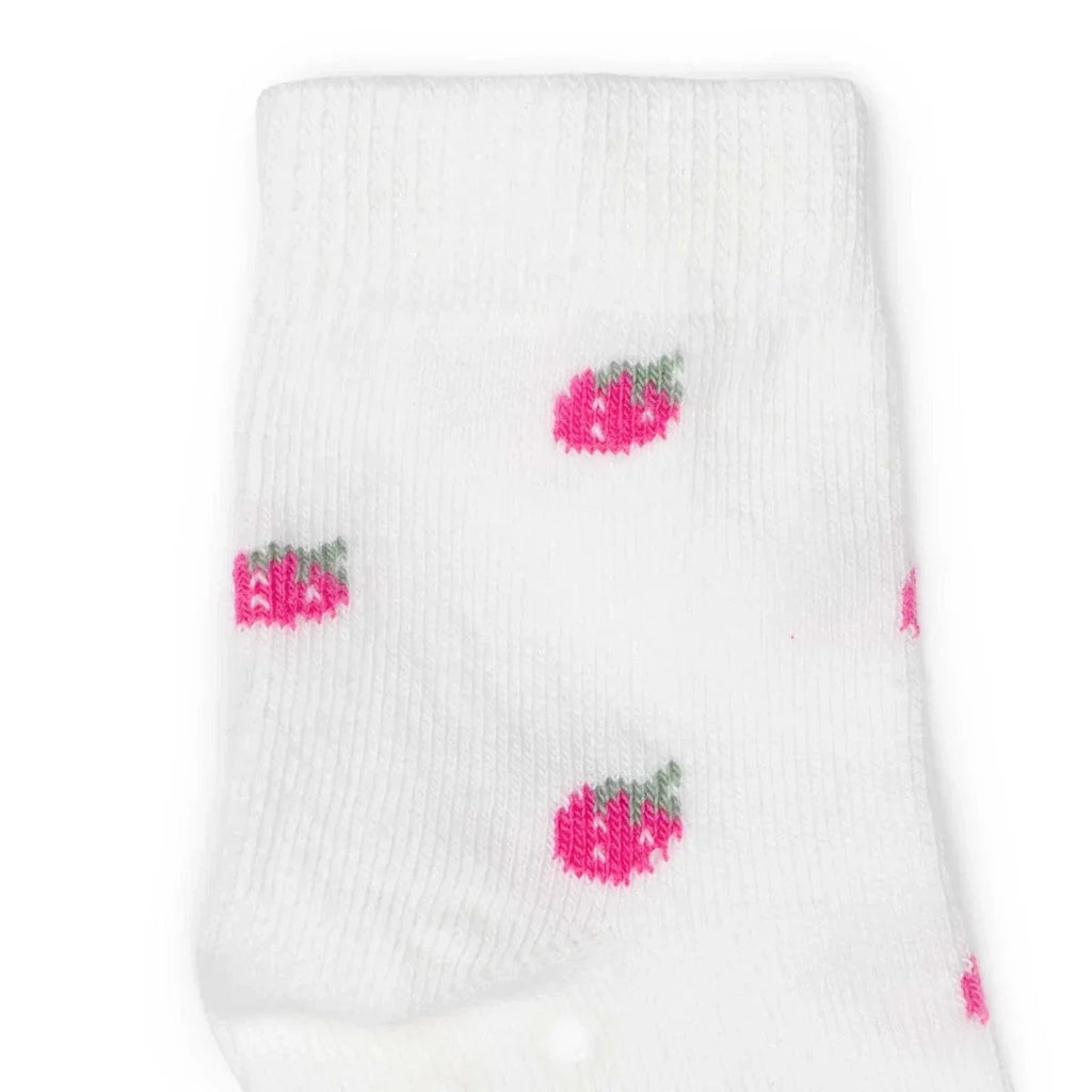 White girls non-slip sock with pink strawberry motifs and ribbed knit cuffs.