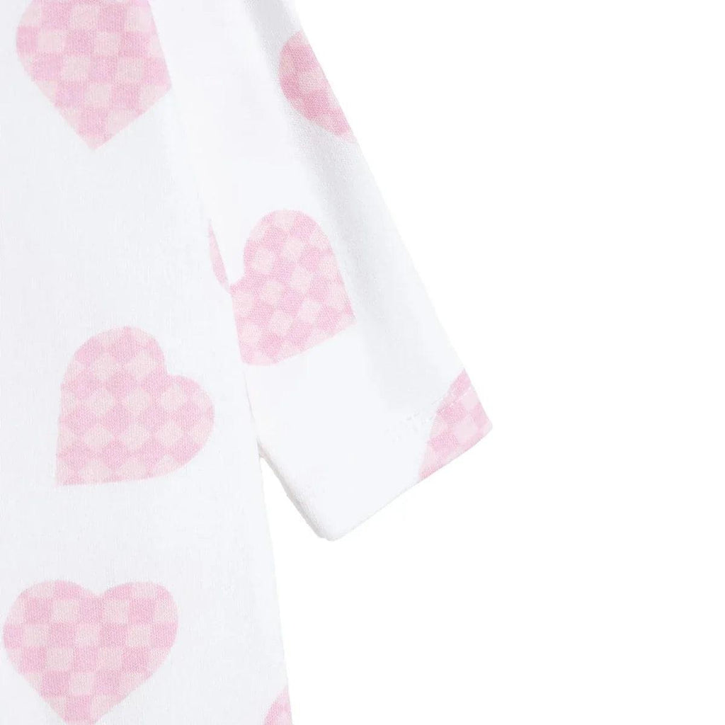 Long-sleeve cuff and sleeve side seam, white with pink heart print