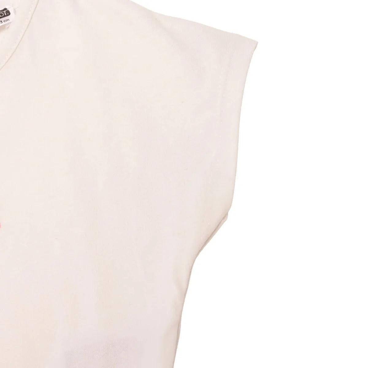 Ecru baby t-shirt with smooth fabric and short-sleeve seam.