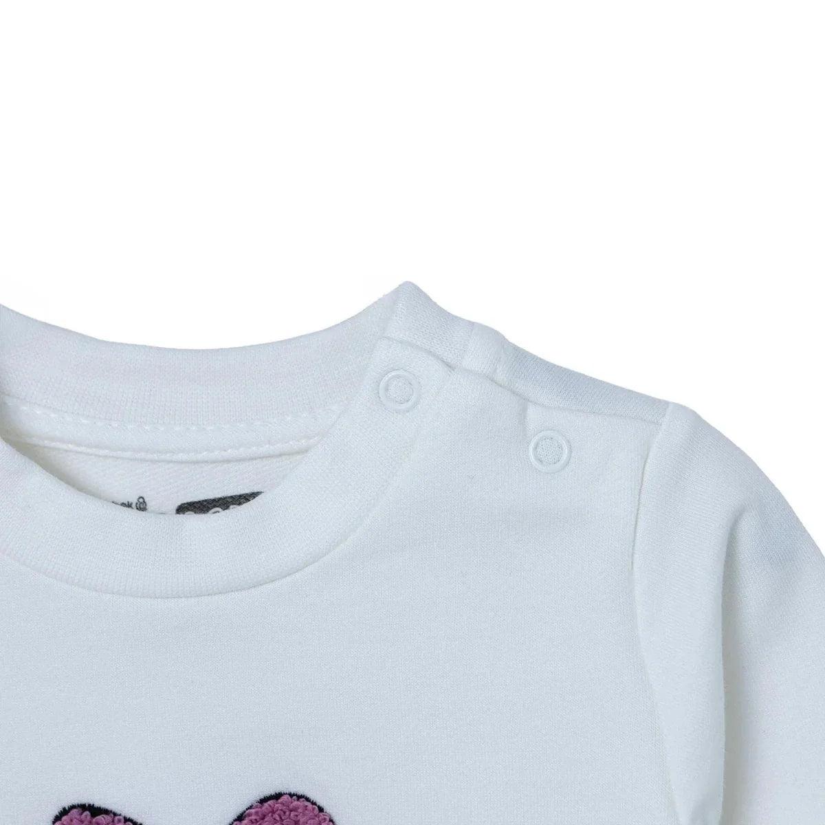 White baby sweatshirt neckline with snap buttons and inner neck label