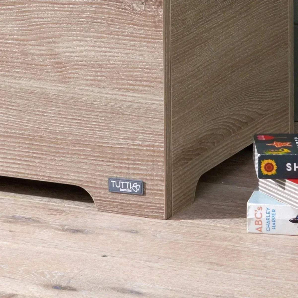 Oak wooden toy box corner with front handhold cutout and Tutt Bambini logo