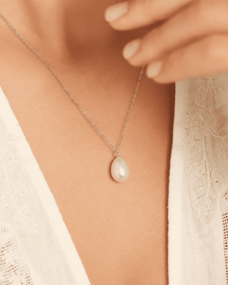 Freshwater pearl pendant necklace in sterling silver with teardrop pearl on fine chain