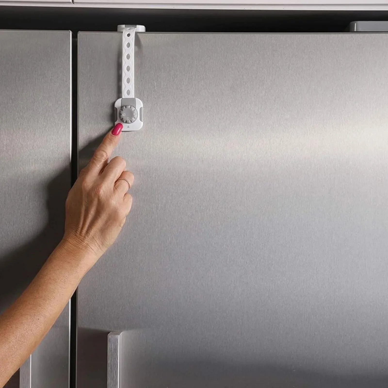 Dreambaby Twist 'N Lock Multi-Purpose Safety Latch Polybag Pack of 6 - White & Grey