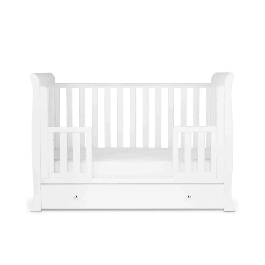 White mini 3-in-1 cot with vertical slats and a built-in drawer base