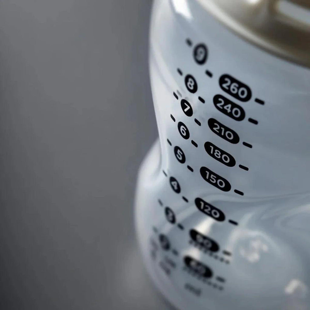Baby bottle with measurement markings, up to 260 ml on the side