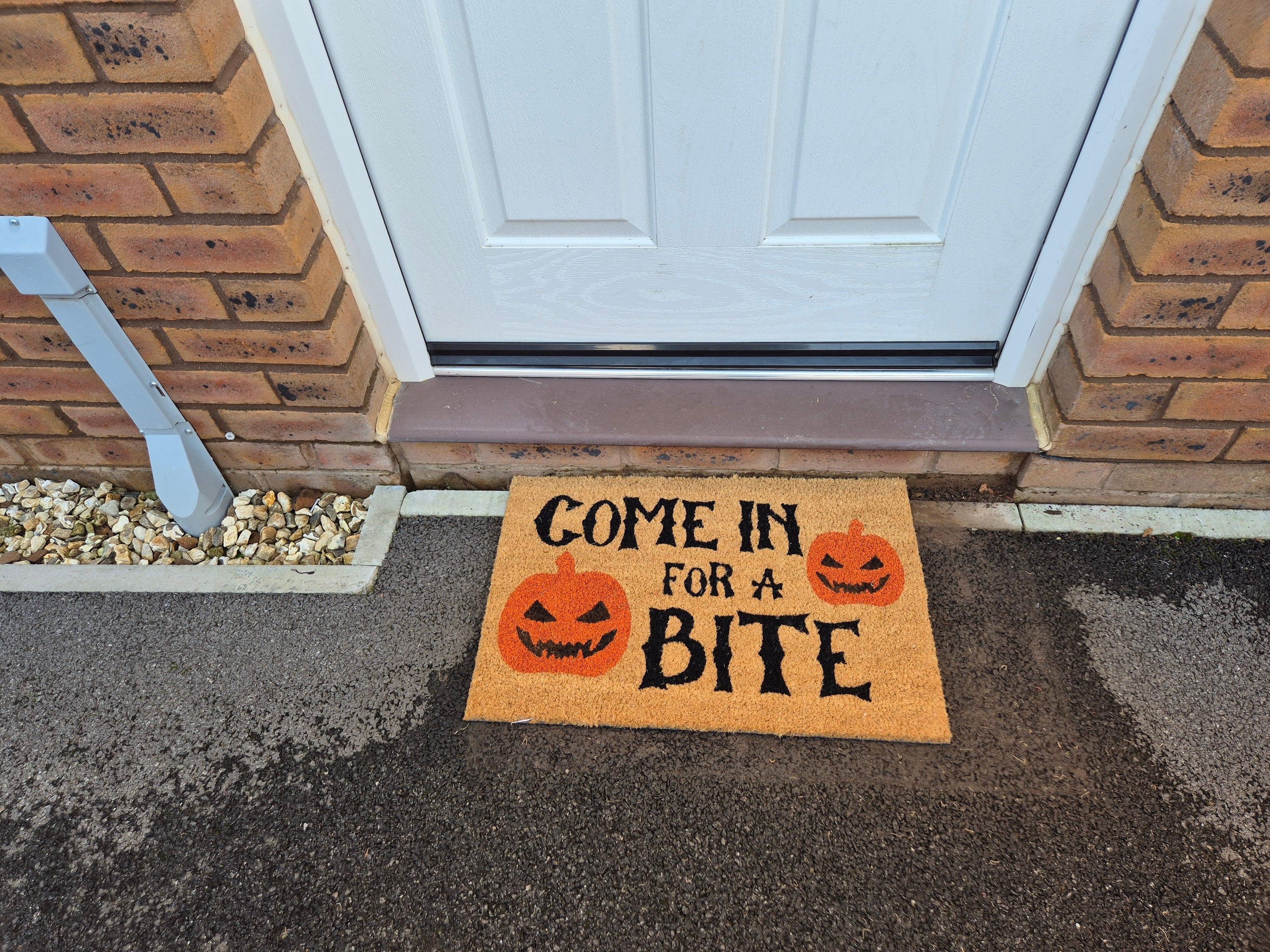 Halloween Doormat 60cm x 40cm - 'Come In For A Bite'