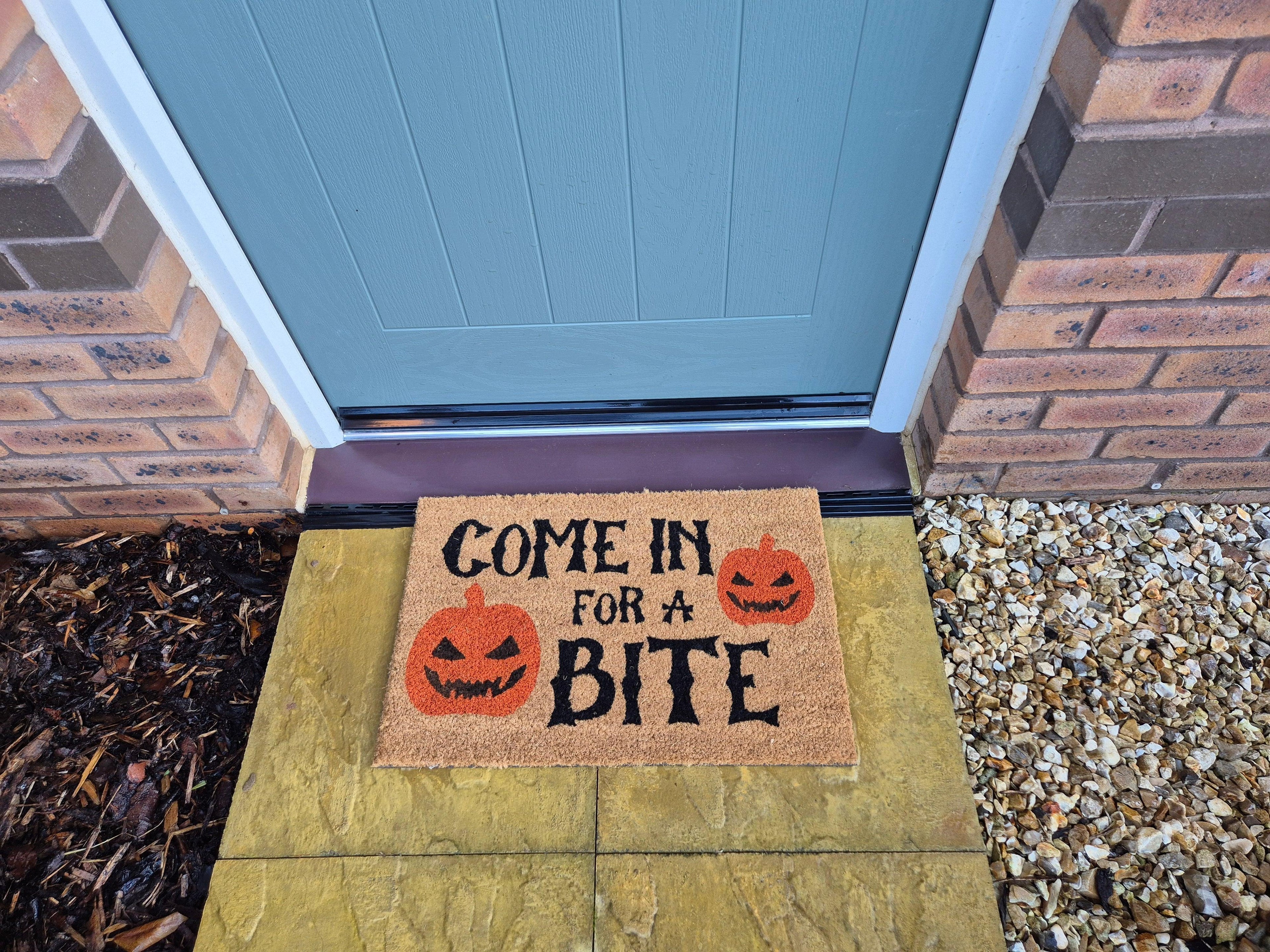 Halloween Doormat 60cm x 40cm - 'Come In For A Bite'