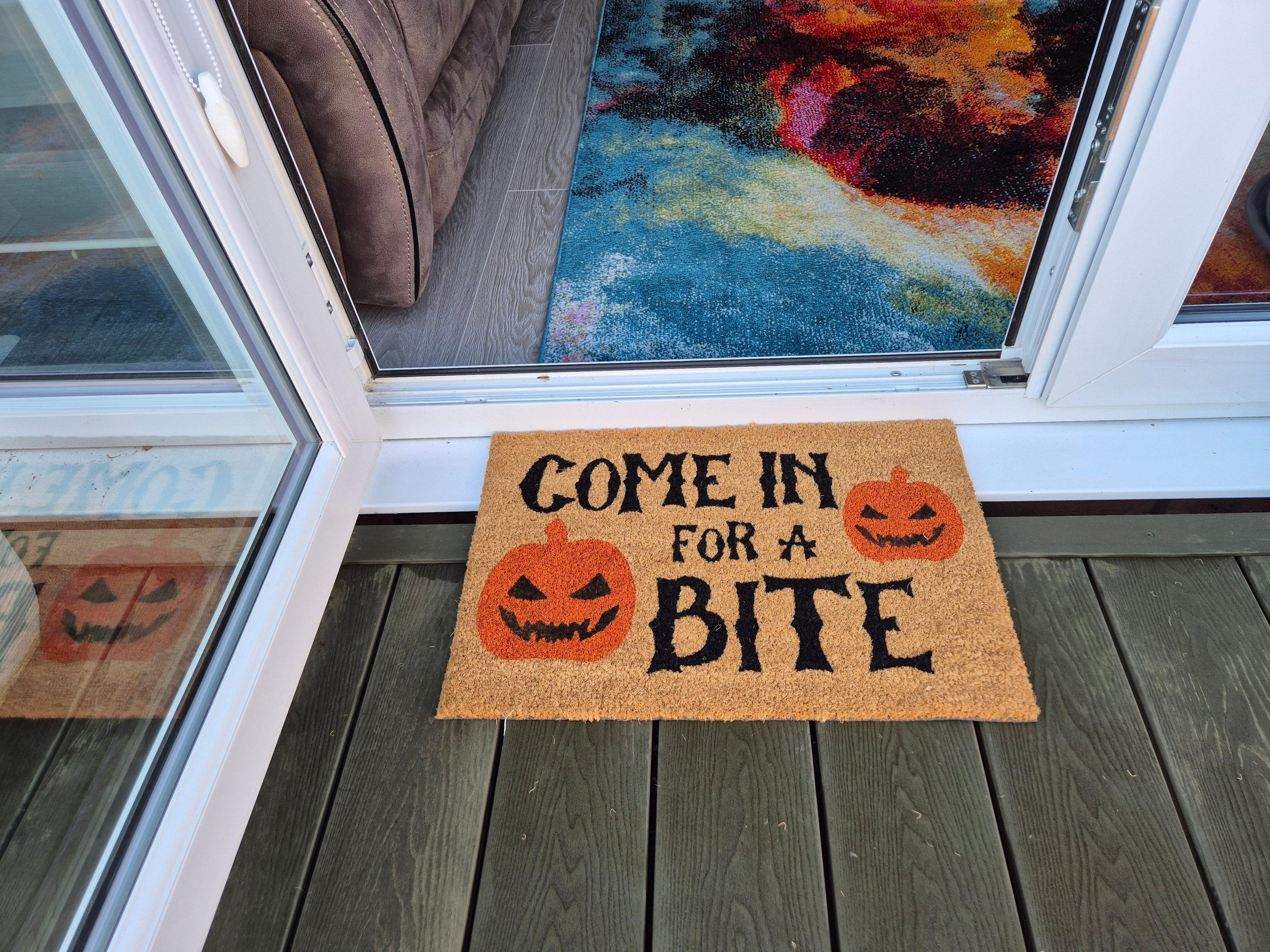Halloween Doormat 60cm x 40cm - 'Come In For A Bite'