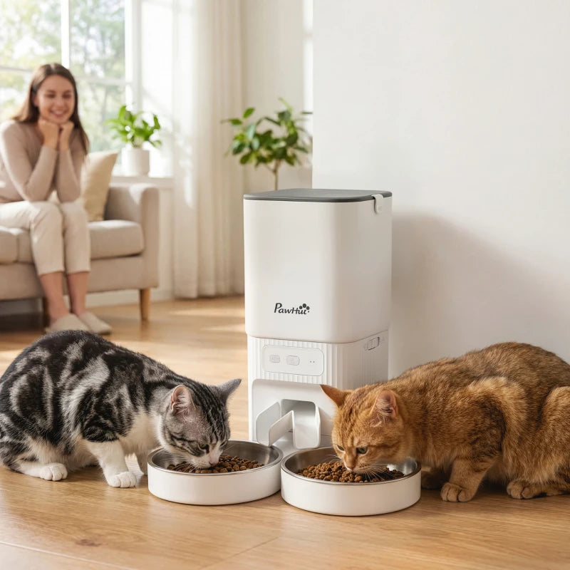 White 7L automatic cat feeder with two stainless bowls and front tray opening