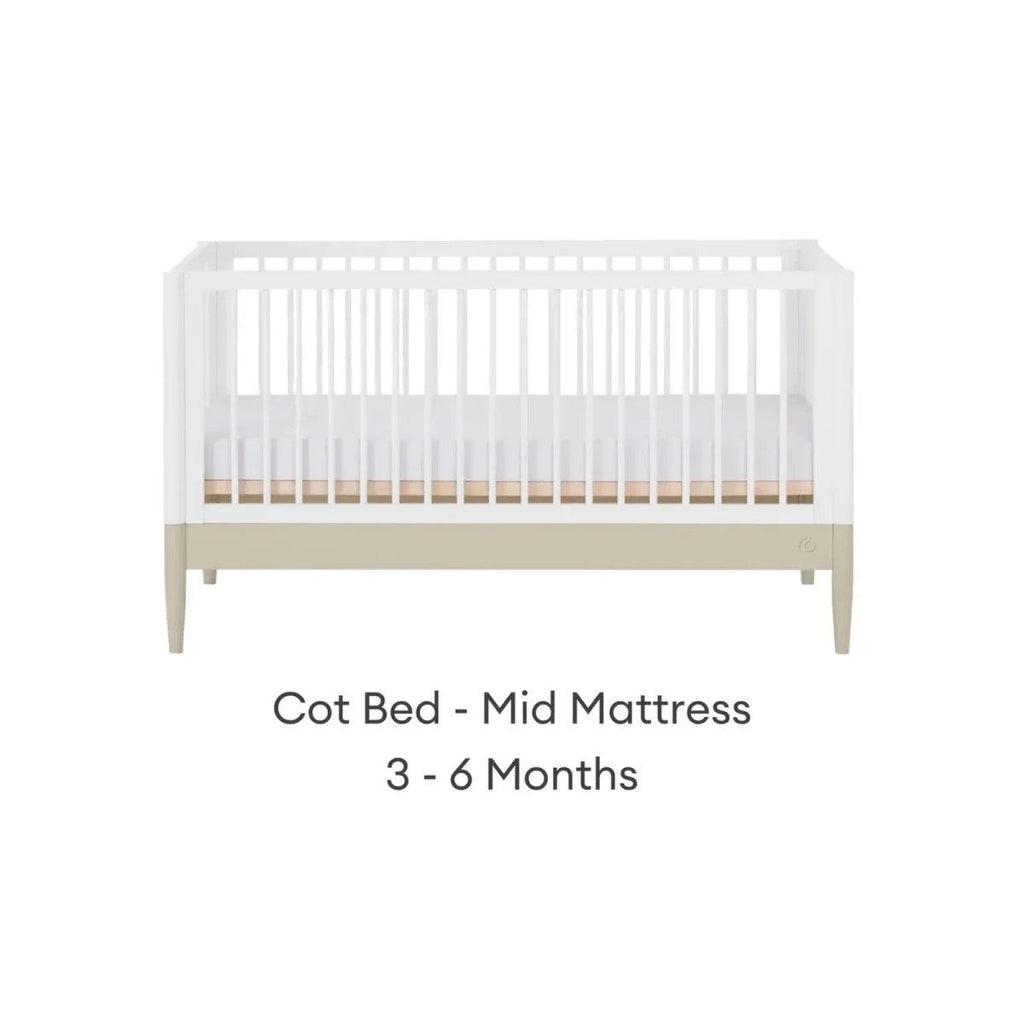 White cot bed with mid mattress position and vertical slat rail