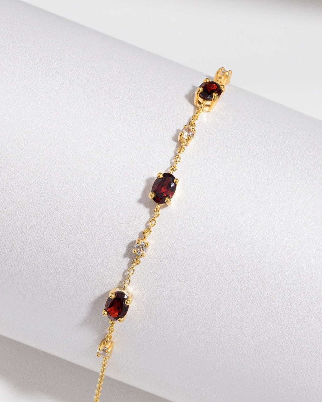 Garnet gemstone tennis-style bracelet in 18k gold vermeil with small crystal links