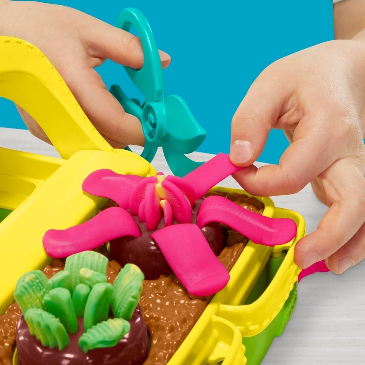 Play-Doh Blooming Flowers