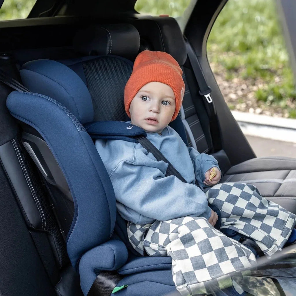 Group 1/2/3 car seat with cushioned side supports and padded harness, in use