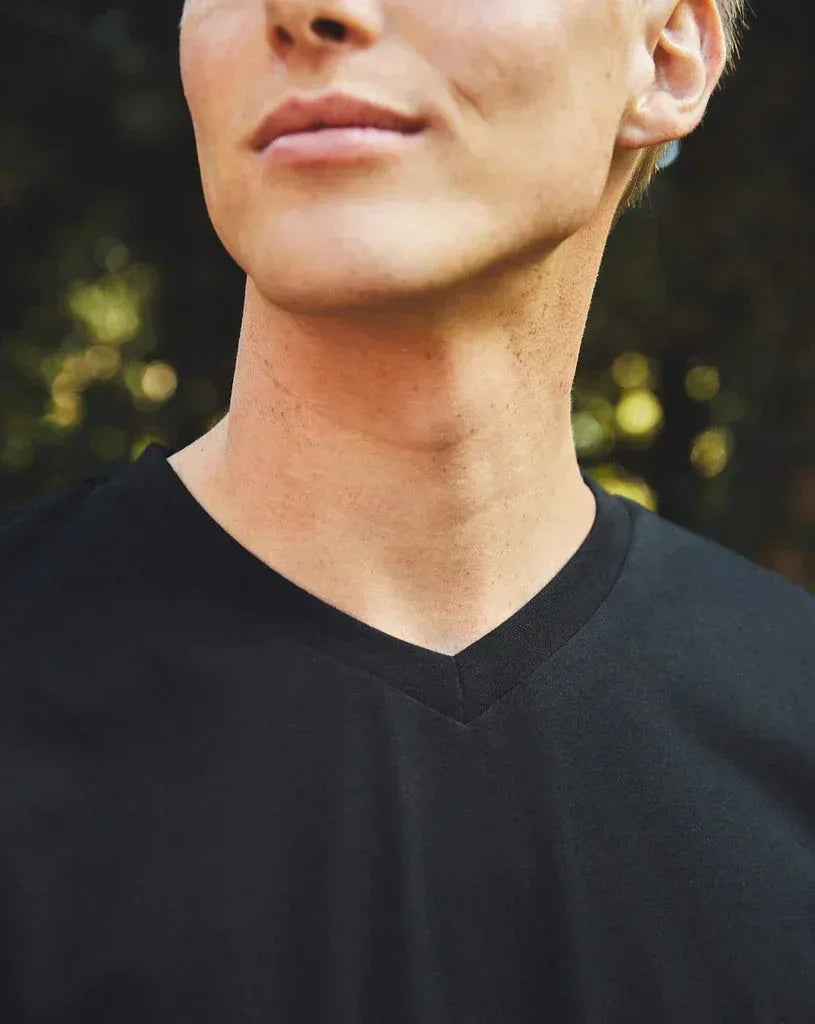O61005MensV-NeckT-shirt_Black_Detail_1024x1024_2048x2048_96b0caf5-5593-4e8c-9832-413d6b1c4759 - Bobobiy