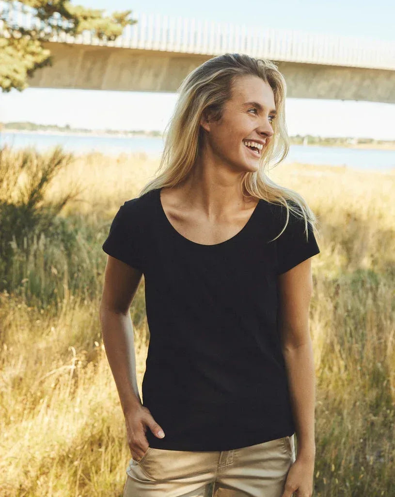 O81003LadiesLooseFitT-shirt_Black_1024x1024_2048x2048_71dd25e5-ba29-4dc8-9e7a-72e2bc6dc098 - Bobobiy