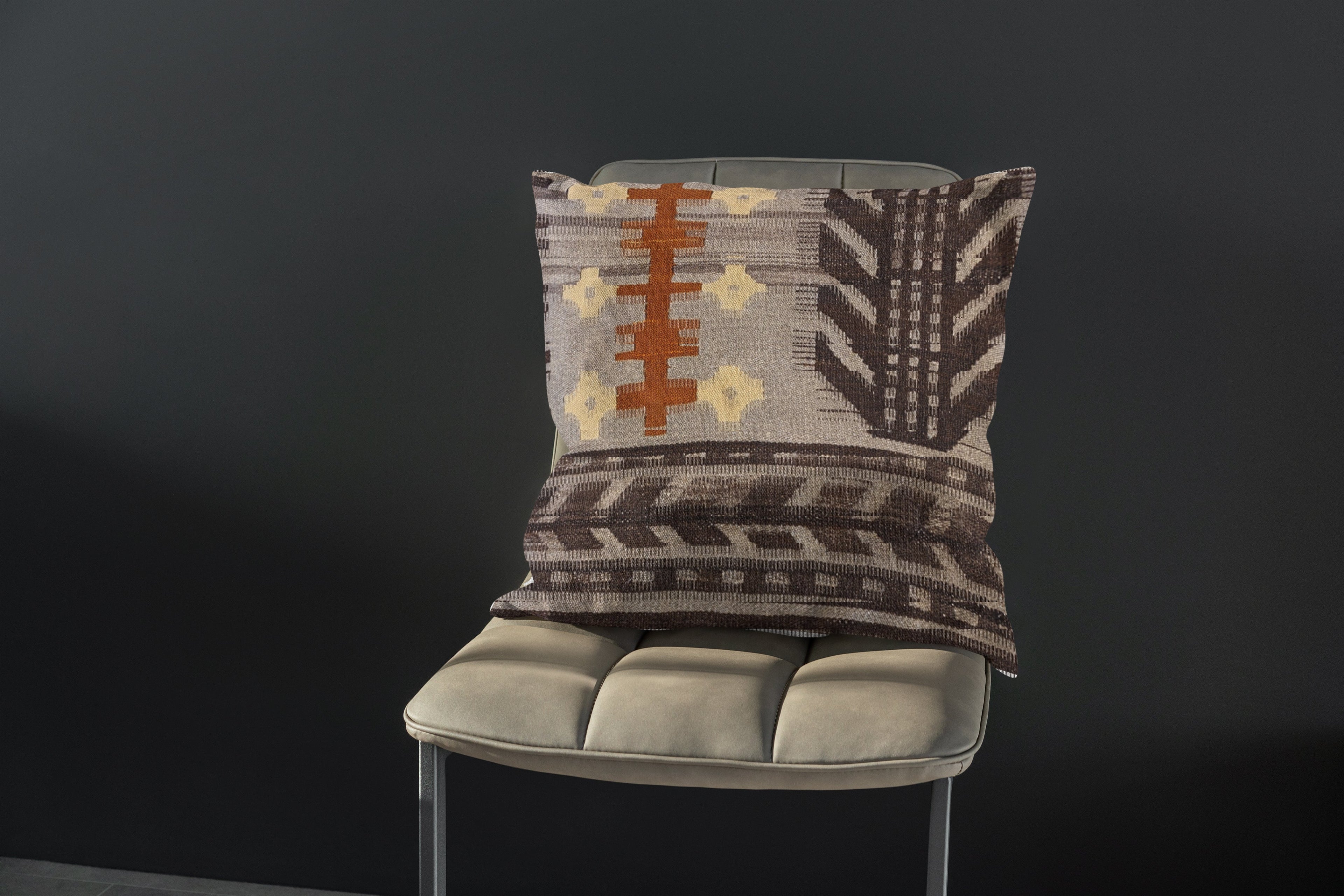 Turkish Kilim Vintage Cushion Cover - 40 x 40 cm - Handmade