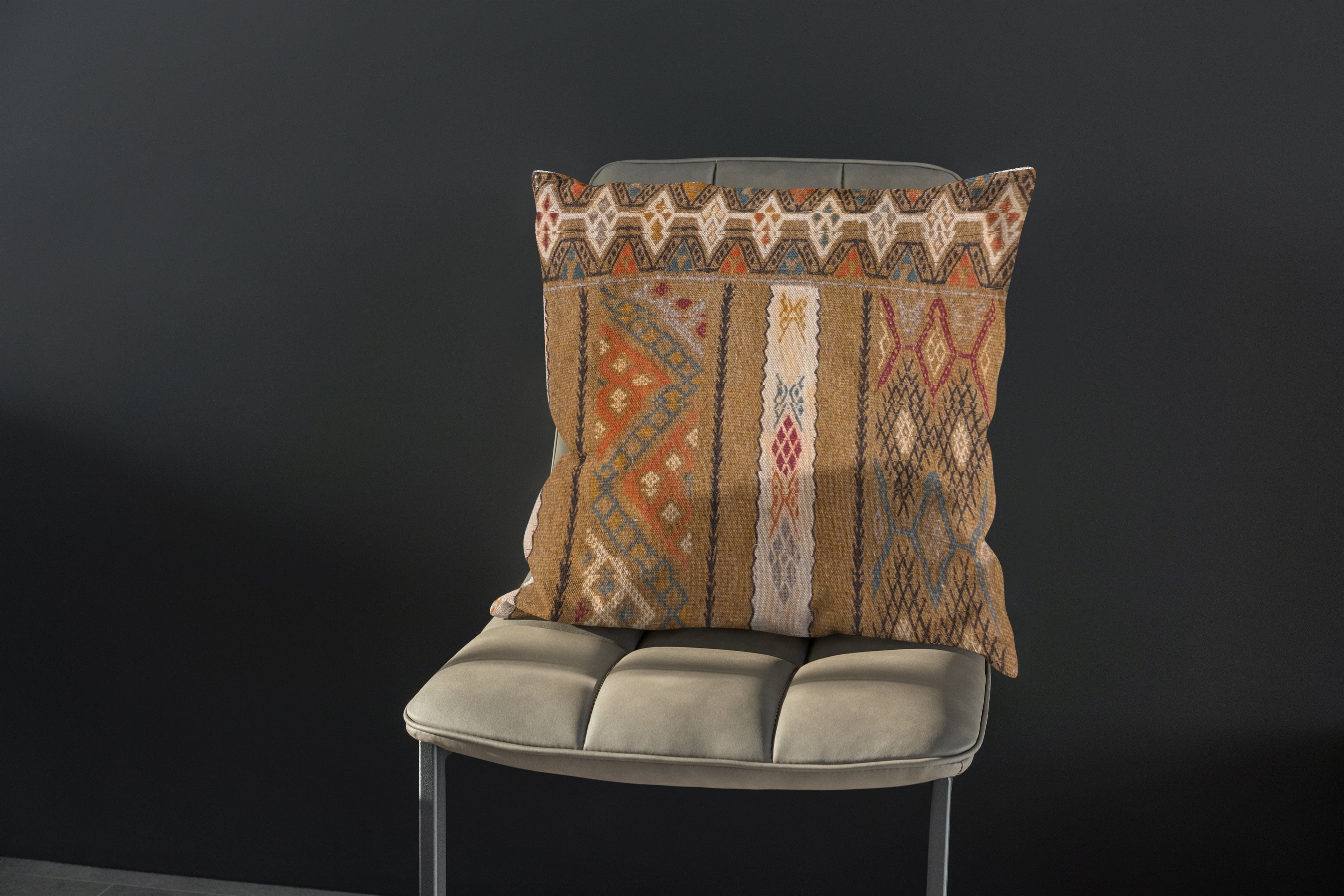 Turkish Kilim Vintage Cushion Cover - 40 x 40 cm - Handmade