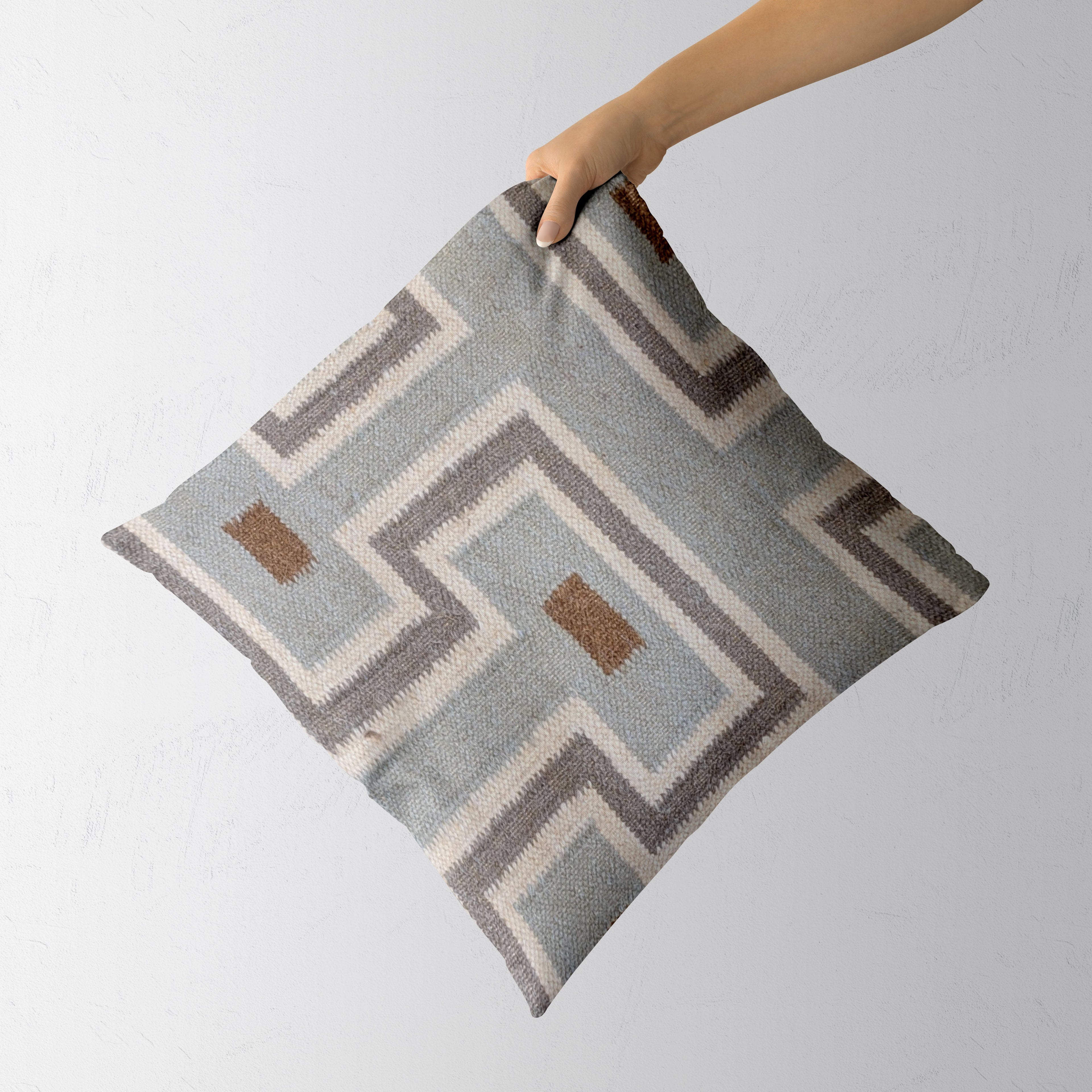 Turkish Kilim Vintage Cushion Cover - 40 x 40 cm - Handmade