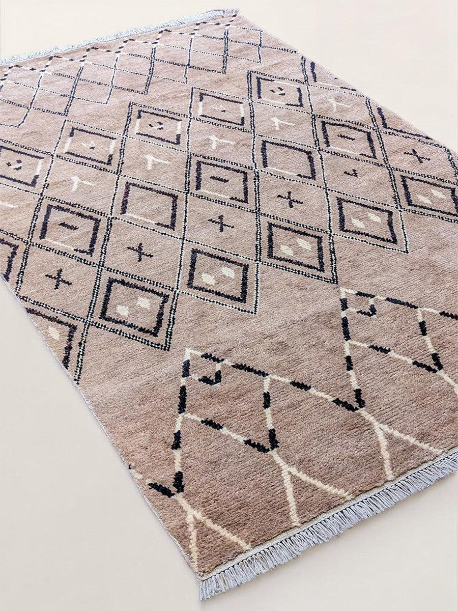 Mystical Hand Knotted Rug - 247 x 153 cm - Handmade