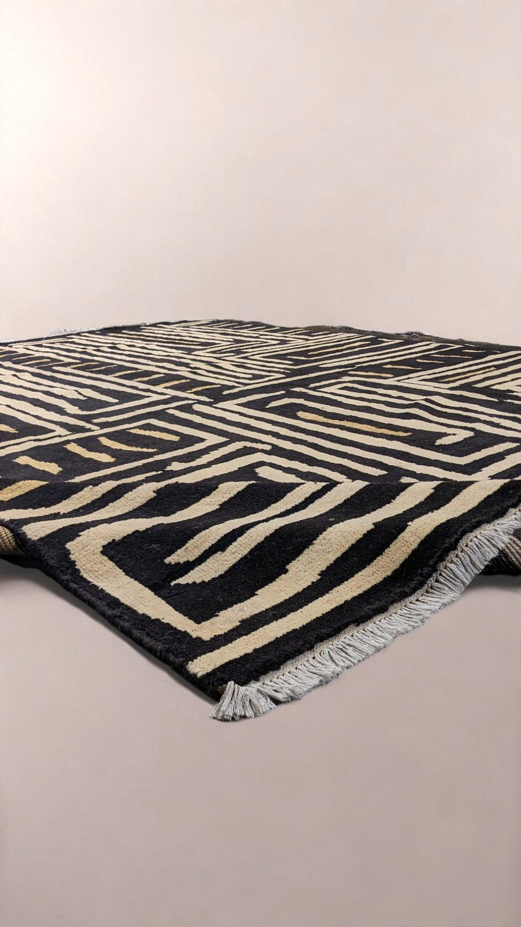 Zulu Hand Knotted Rug - 278 x 244 cm - Handmade