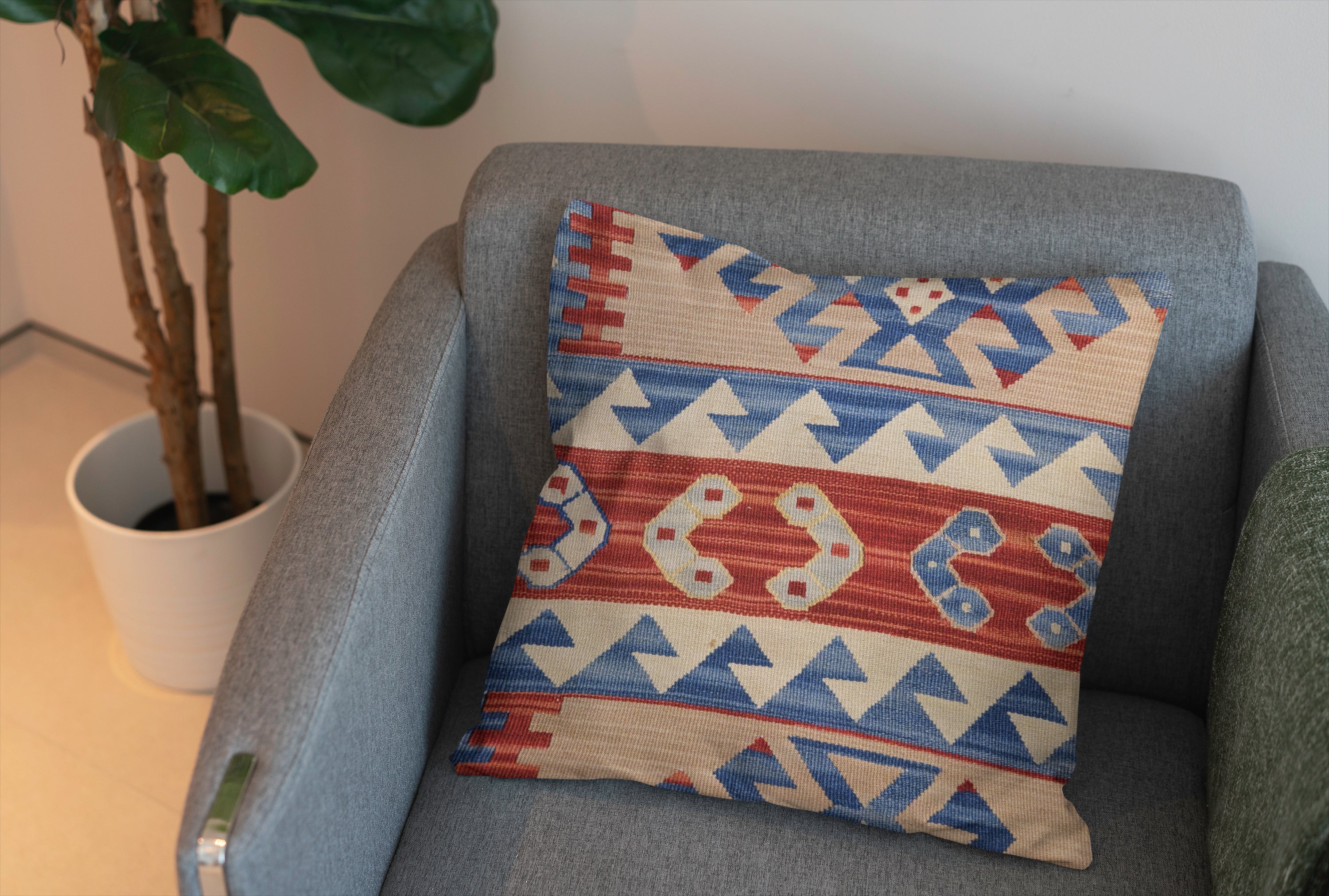 Turkish Kilim Vintage Cushion Cover - 40 x 40 cm - Handmade