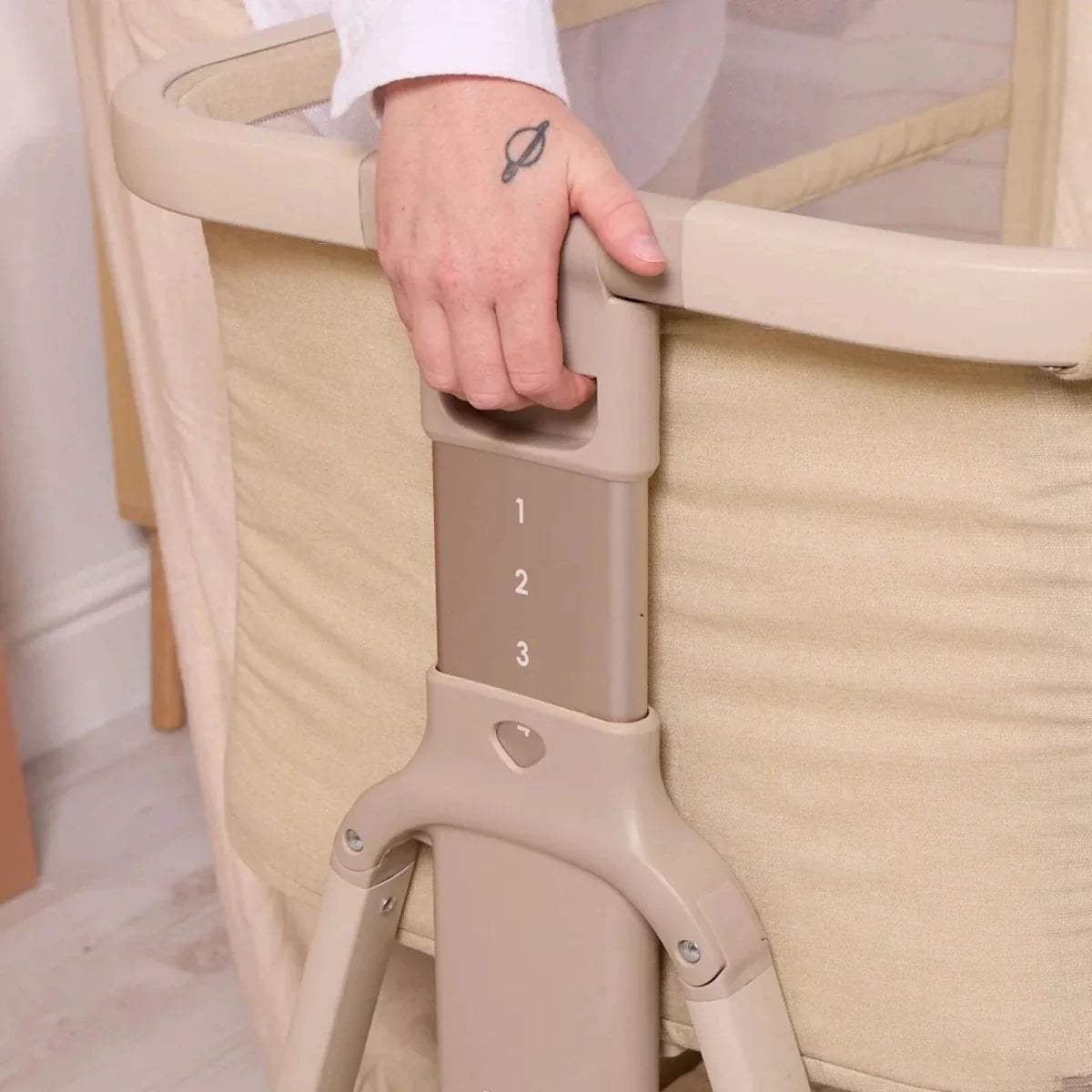 Sand bedside crib height adjustment panel with numbered positions 1–3 and handle