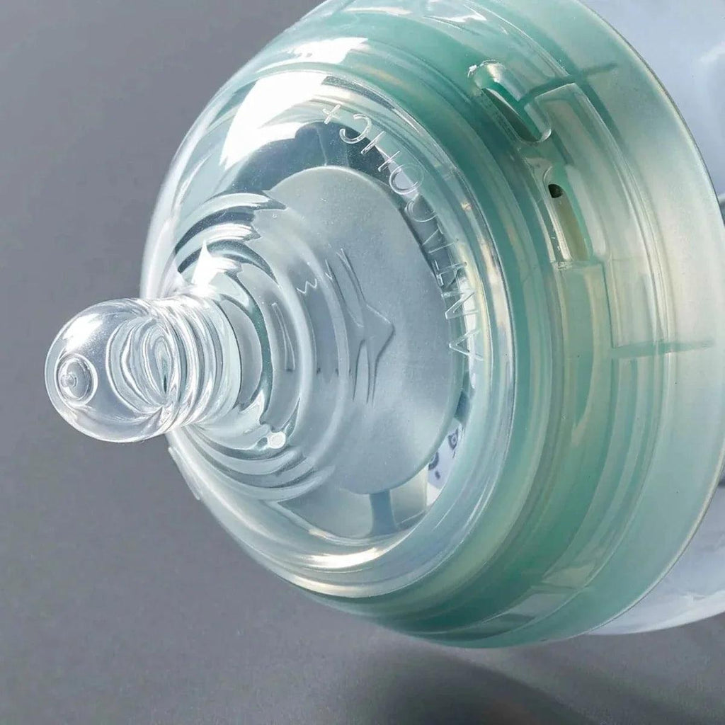 Close-up of transparent fast flow teat with anti-colic design, for 6m+ bottles