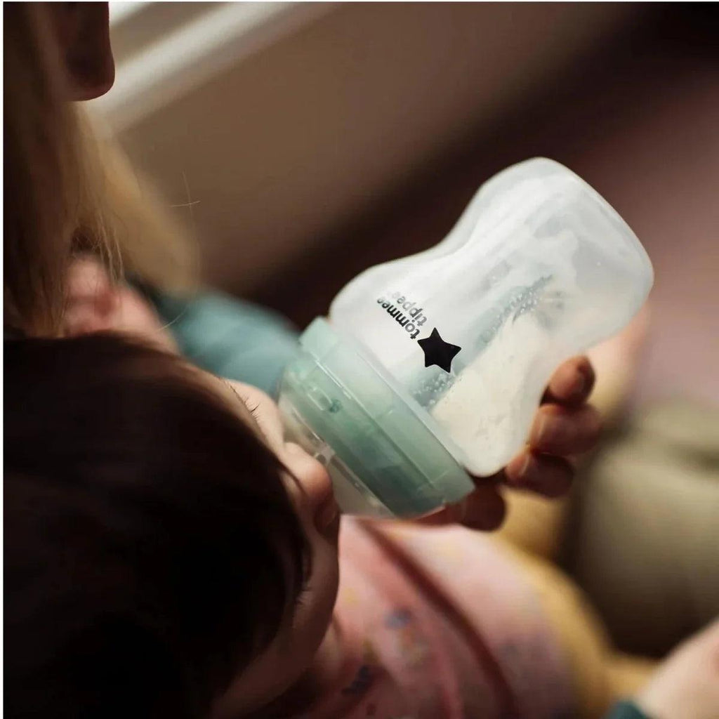Baby bottle with anti-colic fast flow teat, 6m+ (bottle held for feeding)
