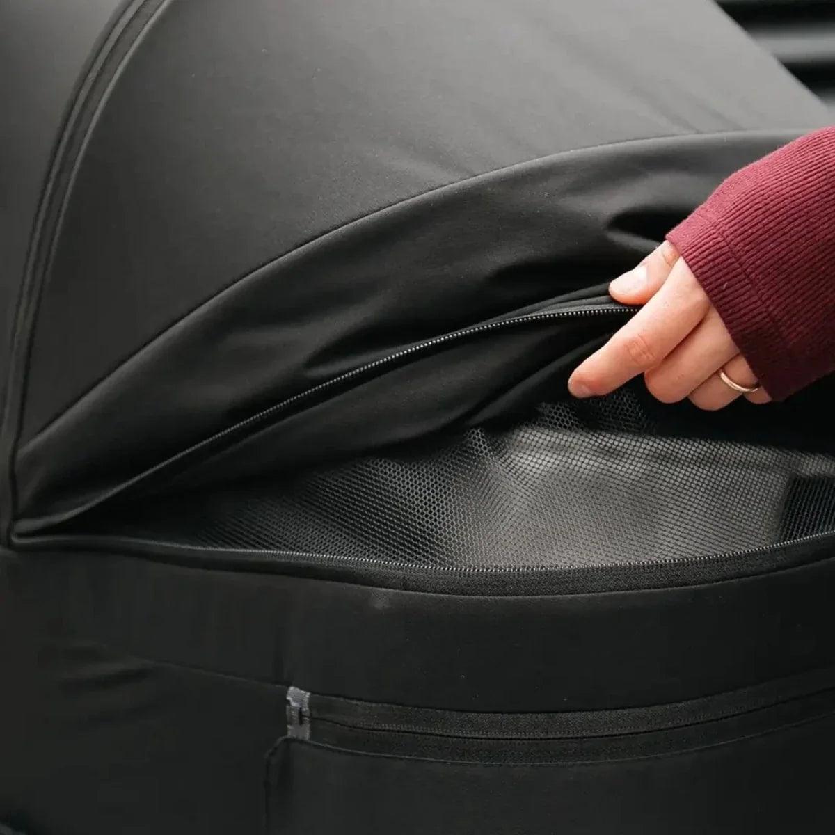 Dark stroller bassinet fabric with zipper opening and padded rim