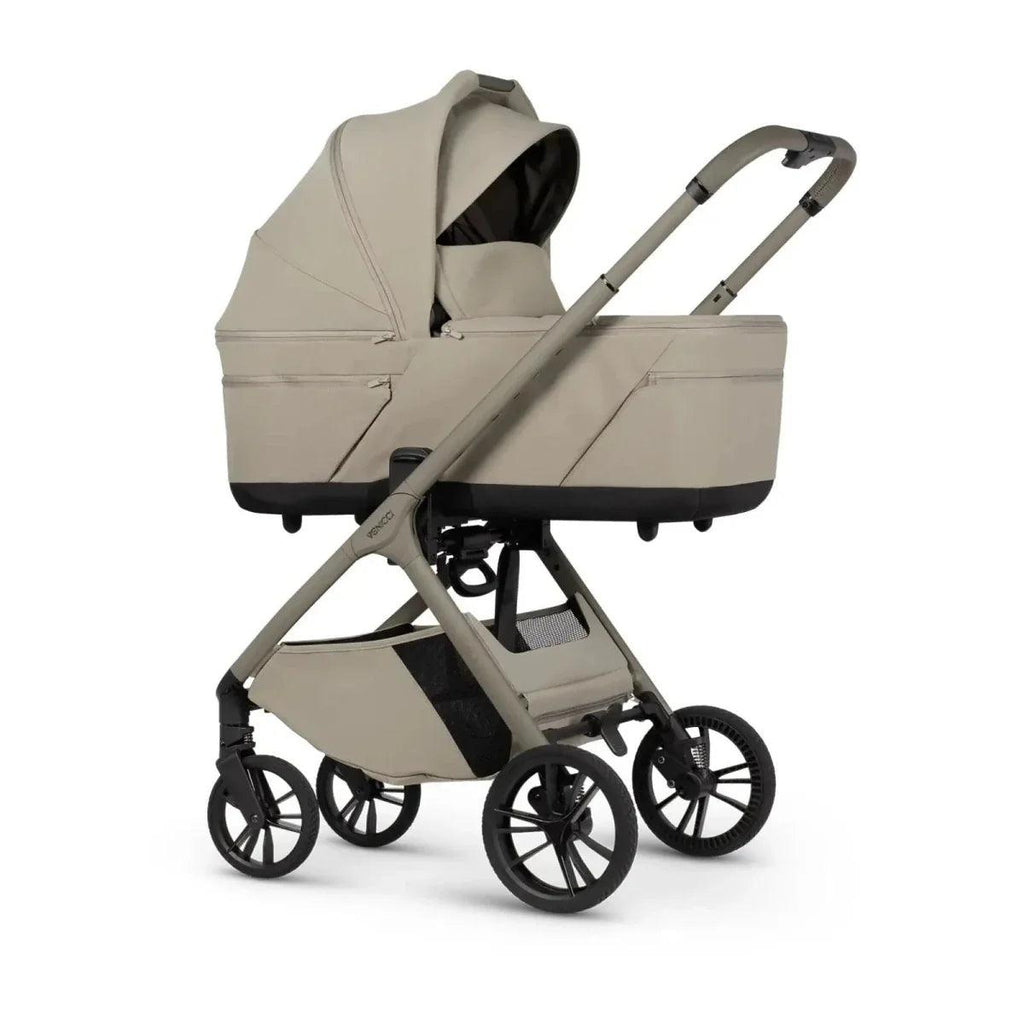 Latte stroller with carrycot and seat unit, black wheels, three-quarter view