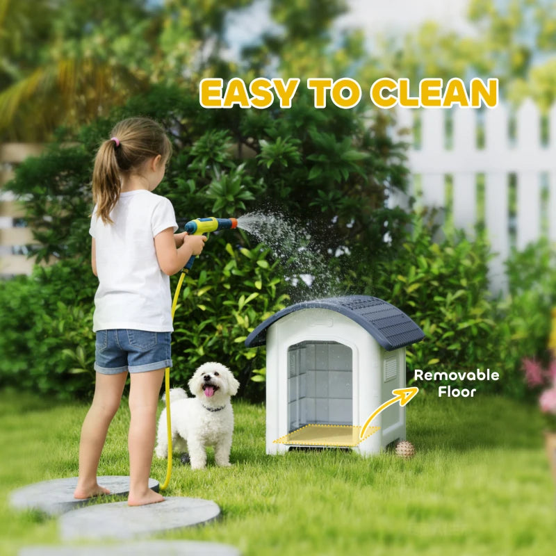 Outdoor dog kennel with removable floor panel, dark grey slanted roof and open entrance