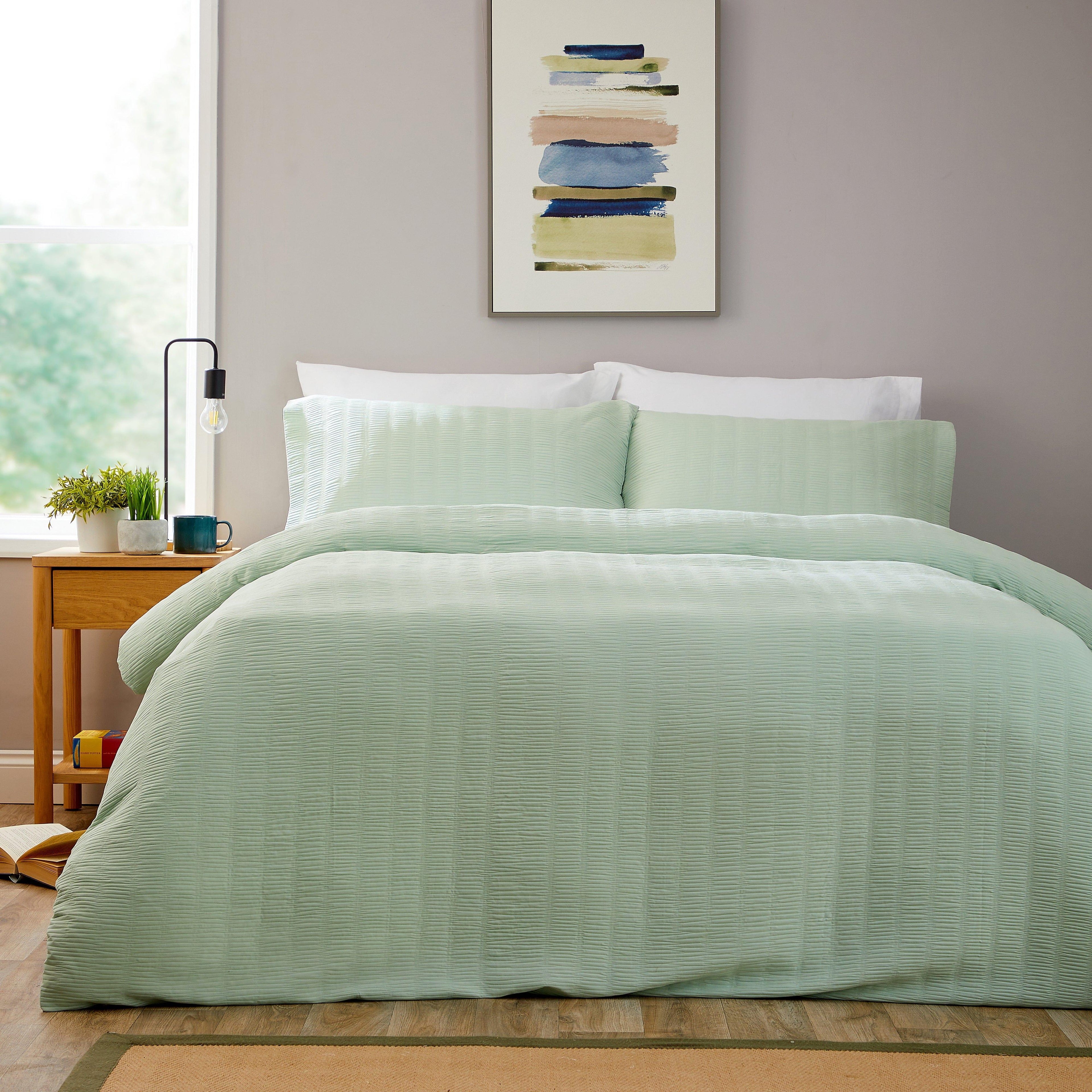 Textured Pintuck Ruffles Pleated Microfibre Duvet Cover Sets with Pillowcases Soft Breathable Easy Care Bedding Set Quilt Covers