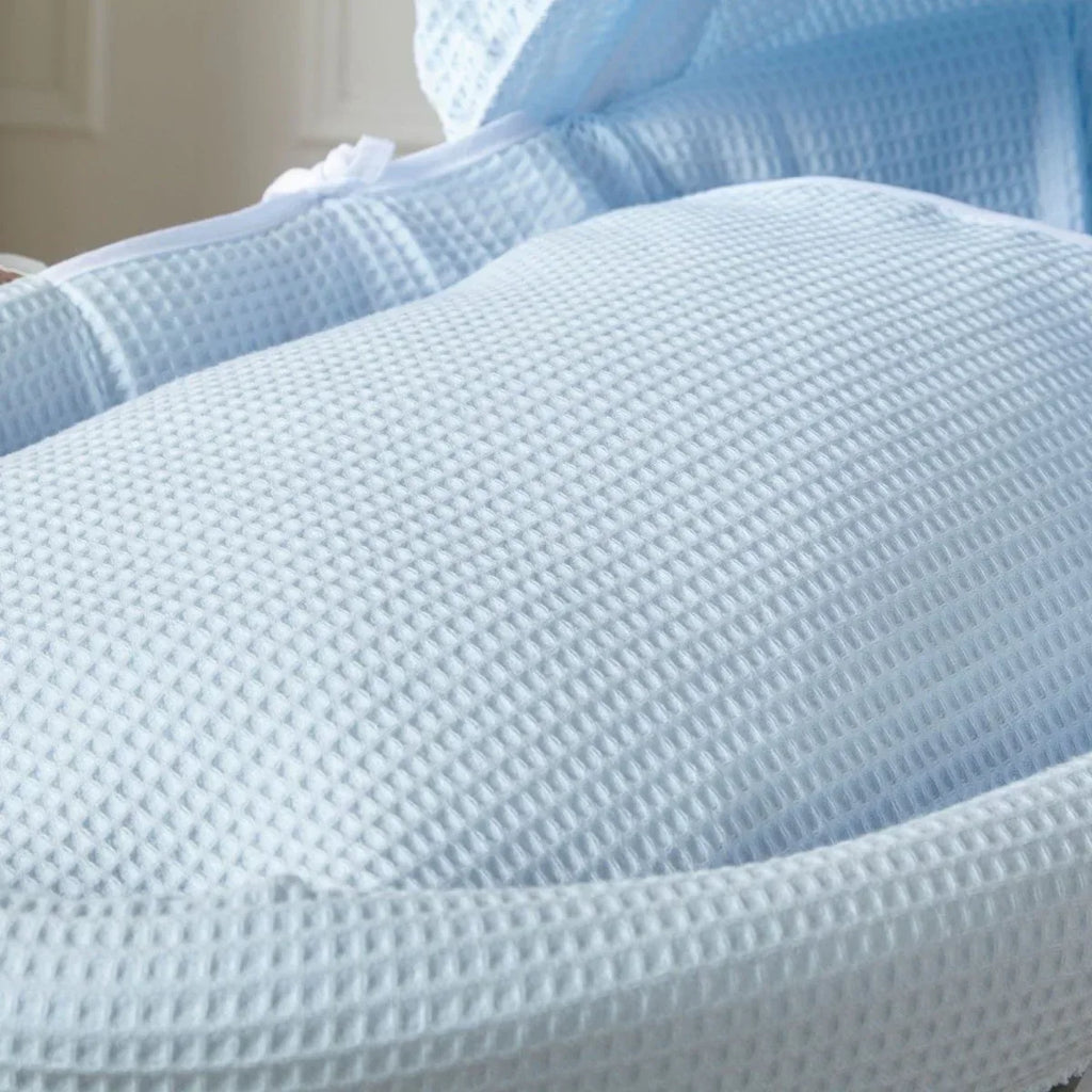 blue-waffle-grey-wicker-baby-moses-basket-with-stand-104205 - Bobobiy
