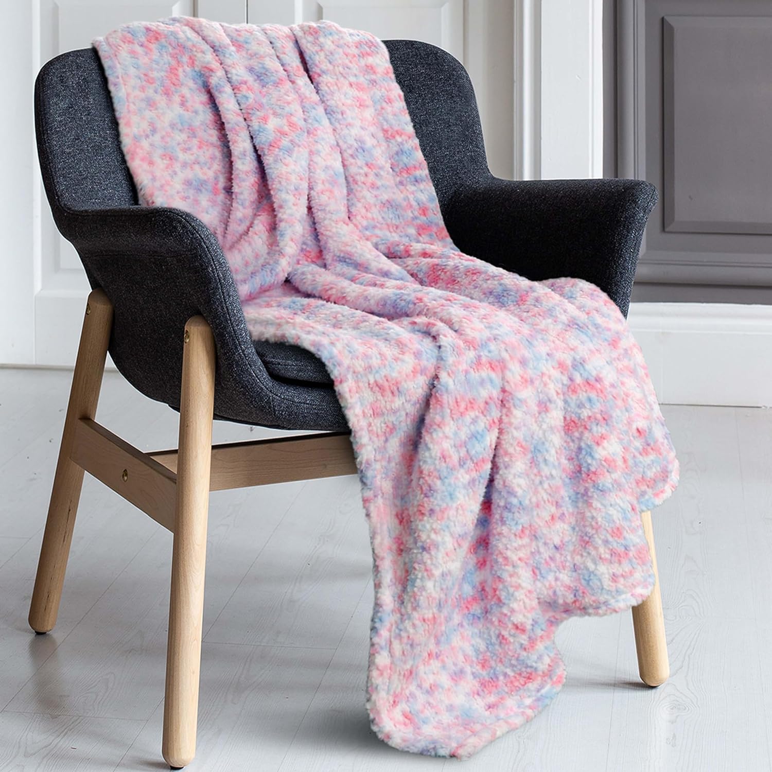 Colourful Super Soft Kids Rainbow Blanket Large Thick Teddy Fleece Throw for Snuggling and Home Decor Ideal Gift for Birthdays and Holidays 130 x 180 cm