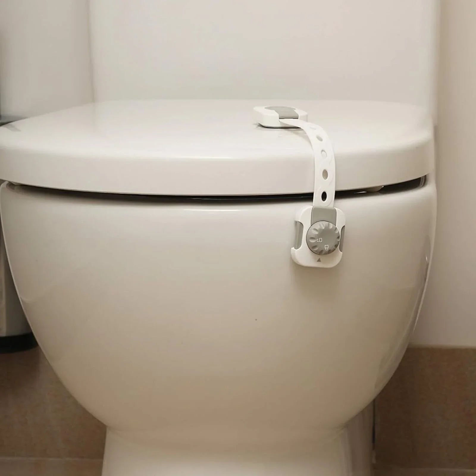 Dreambaby Twist 'N Lock Multi-Purpose Safety Latch Polybag Pack of 6 - White & Grey