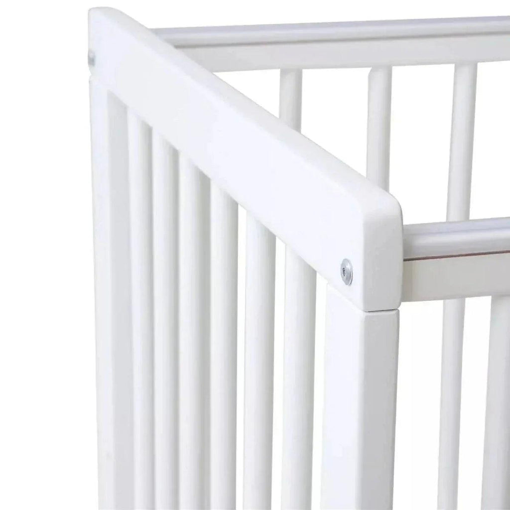 White cot corner with rounded end rail and vertical slat panel