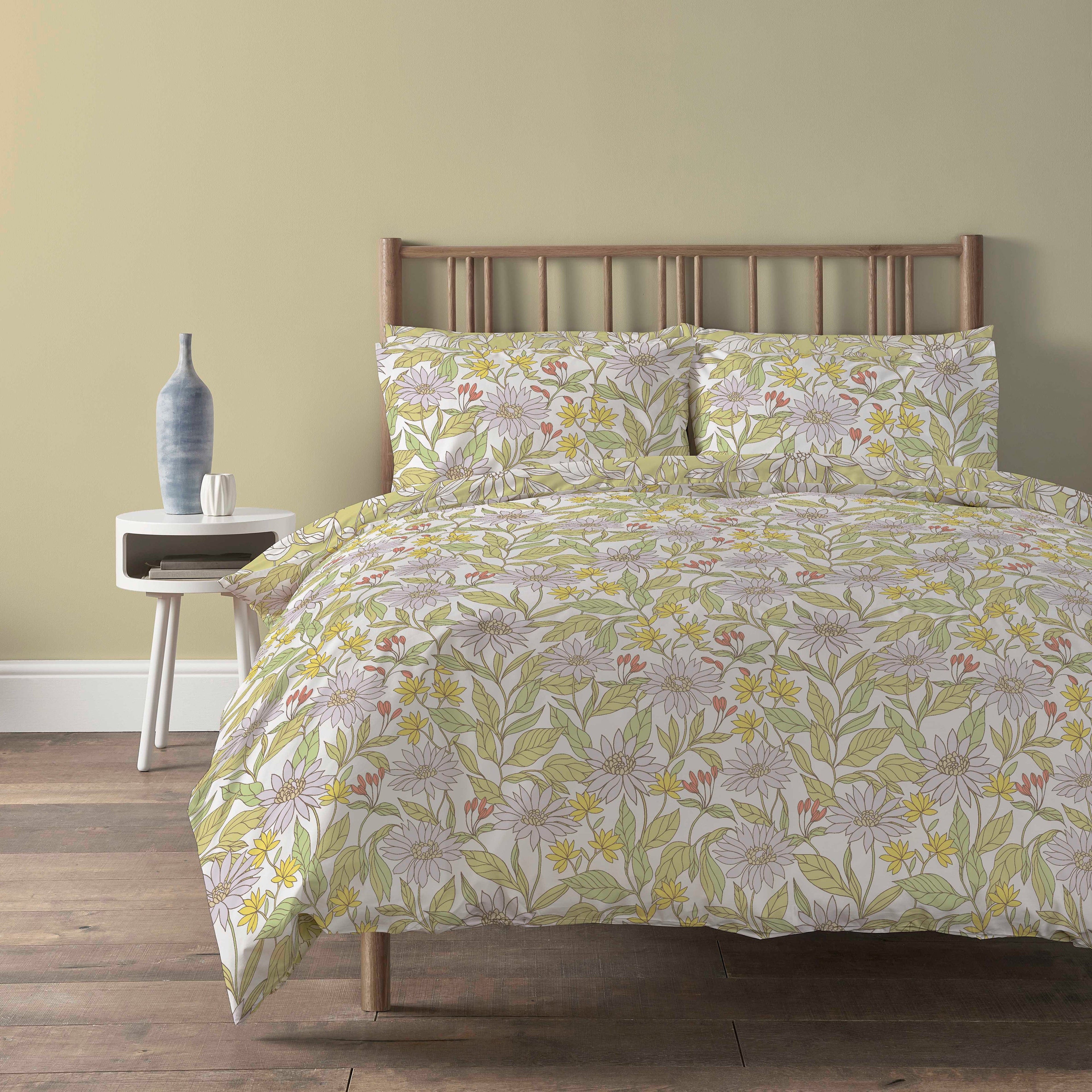 Elinor Lilac Duvet Cover Set Super Soft Floral Printed Bedding with Pillow Cases Easy Care Bed Linen