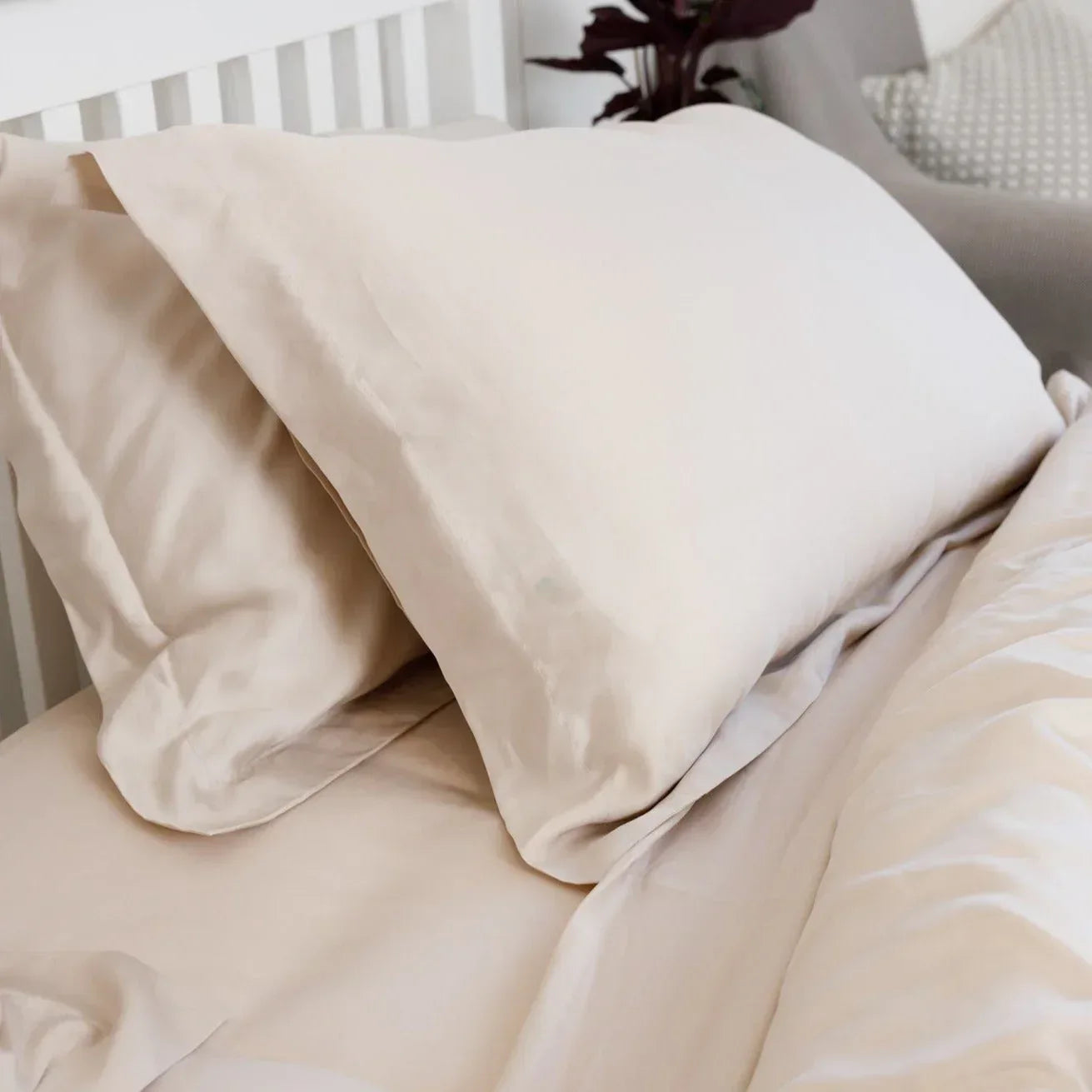 ethical-bedding-silk-bed-sheets-pillowcases-169_faeb3eb0-71a1-4fcc-b10f-71d2b8079f21 - Bobobiy