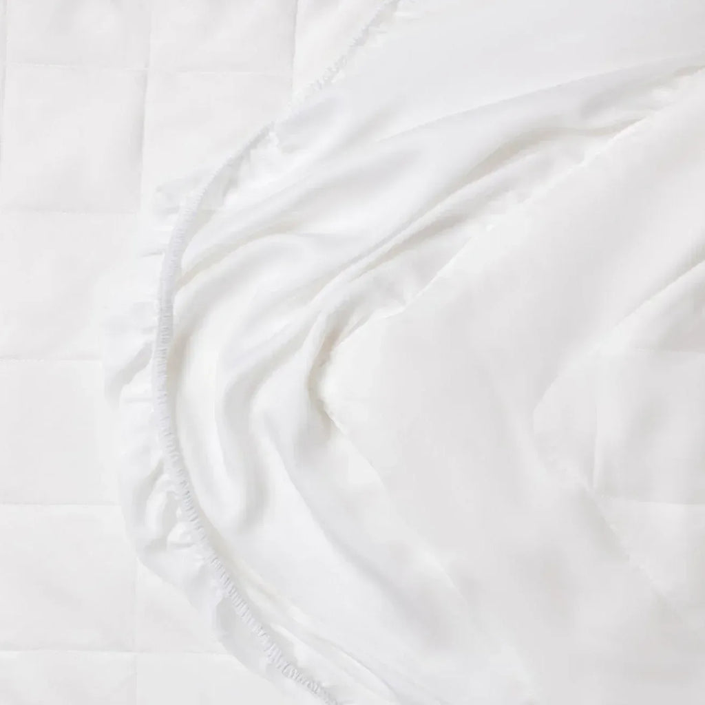 ethical-bedding-silk-bed-sheets-pillowcases-16_c2866360-b8e7-47e2-ad90-24e06b108a93 - Bobobiy
