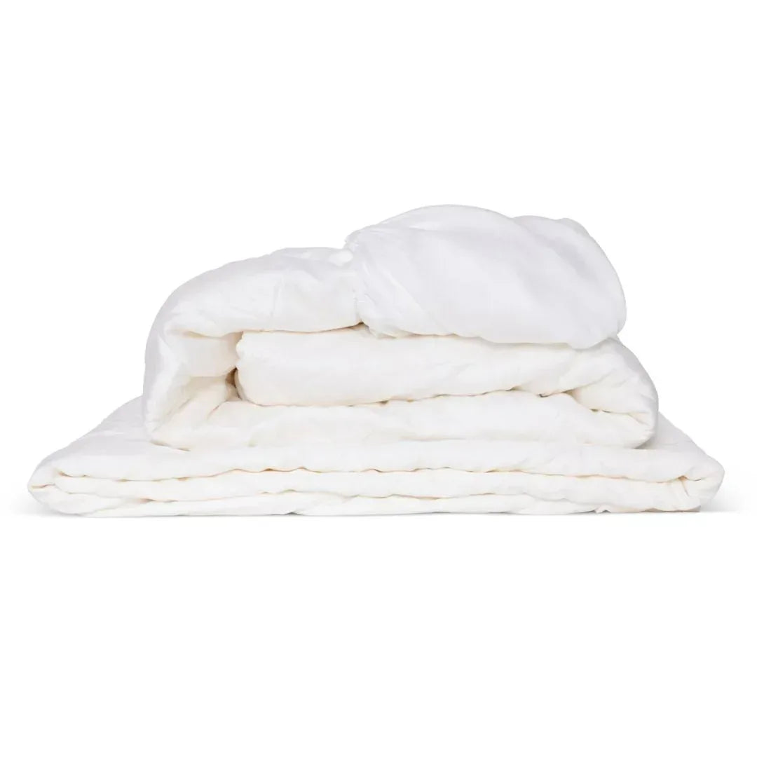 ethical-bedding-silk-bed-sheets-pillowcases-19_b77ac198-8a51-41ef-a163-c2e04d805b01 - Bobobiy
