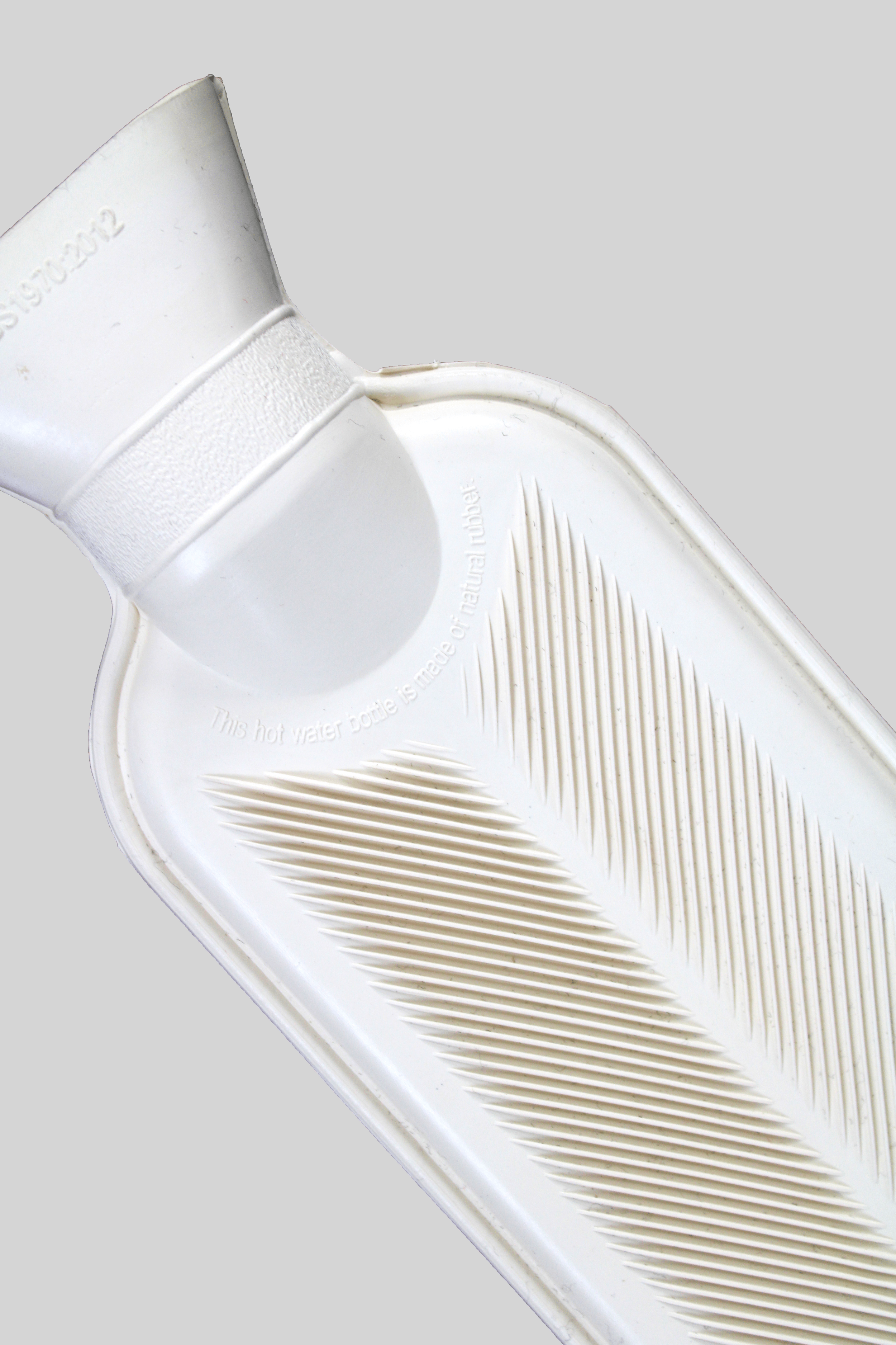 Extra Long 2L Hot Water Bottle with Plush Faux Fur Cover for Cosy Nights Natural Rubber UK Safe Tested Soft Fleece Ideal Gift for Adults Kids