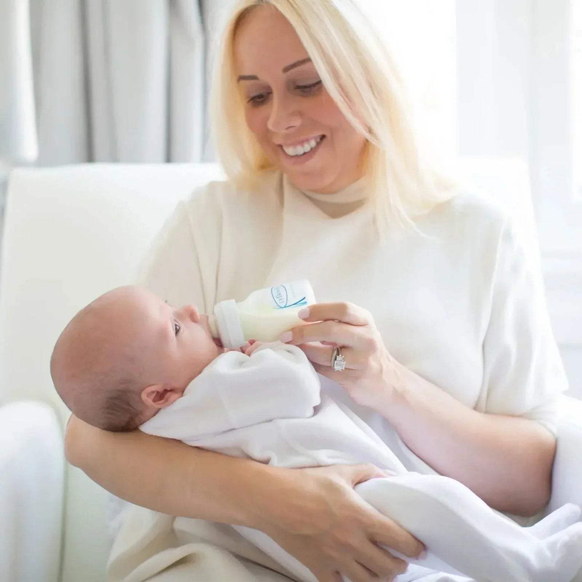 Baby feeding with wide-neck bottle and anti-colic vented nipple