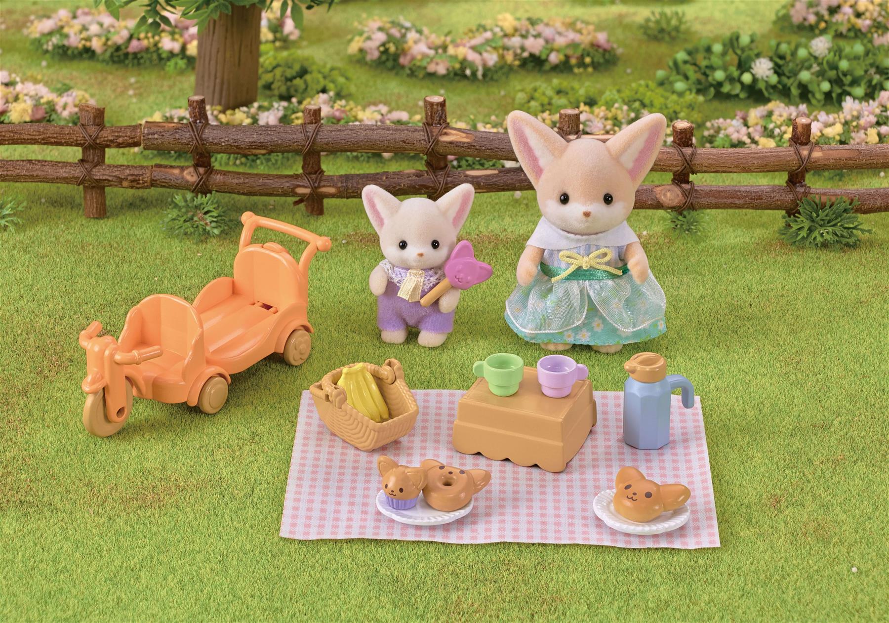 Sylvanian Families Sunny Picnic Set Fennec Fox Sister & Baby Ages 3+
