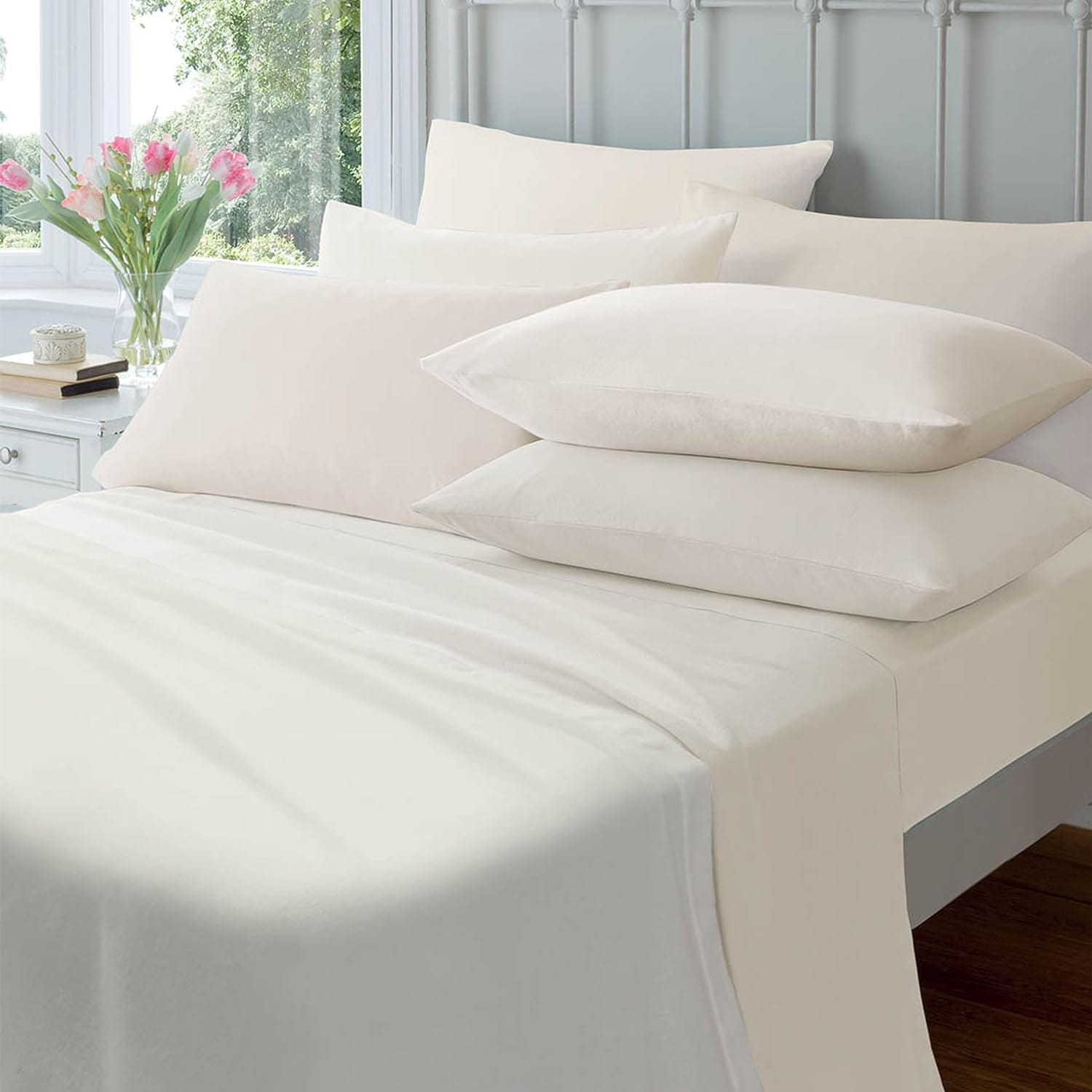 Luxurious Brushed Cotton Easycare Flannelette Fitted Sheets Super Soft Elastic-Fitted Design for Warm Comfortable Sleep Multiple Sizes