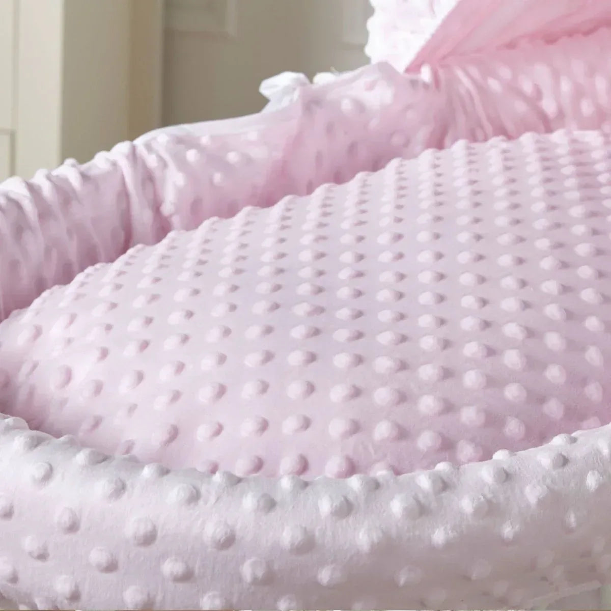 pink-dimple-white-wicker-baby-moses-basket-with-stand-150334 - Bobobiy