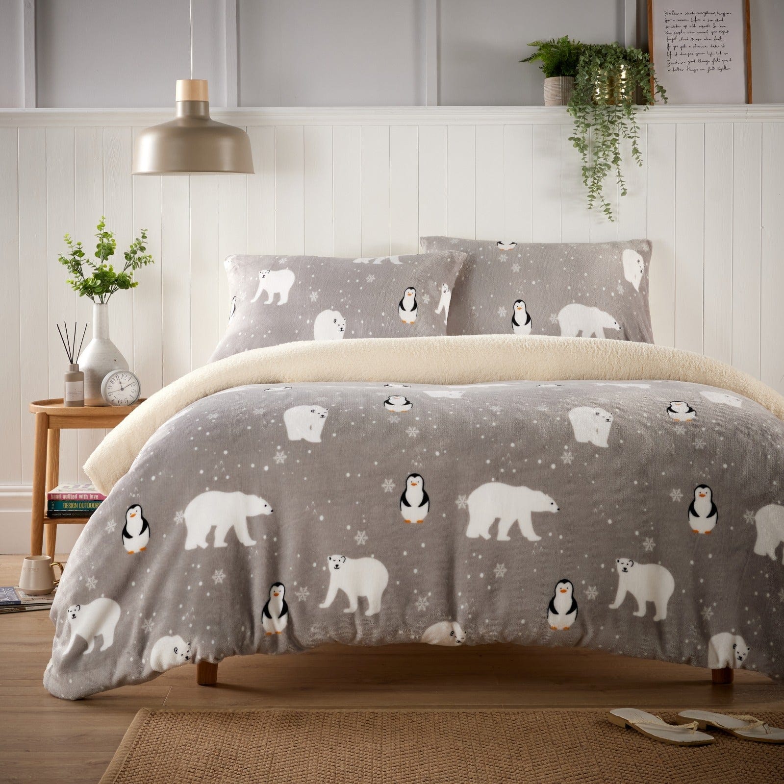 Polar Bear and Penguin Teddy Fleece Duvet Set with Reversible Sherpa Fur Winter Bedding Available in Single Double King Sizes