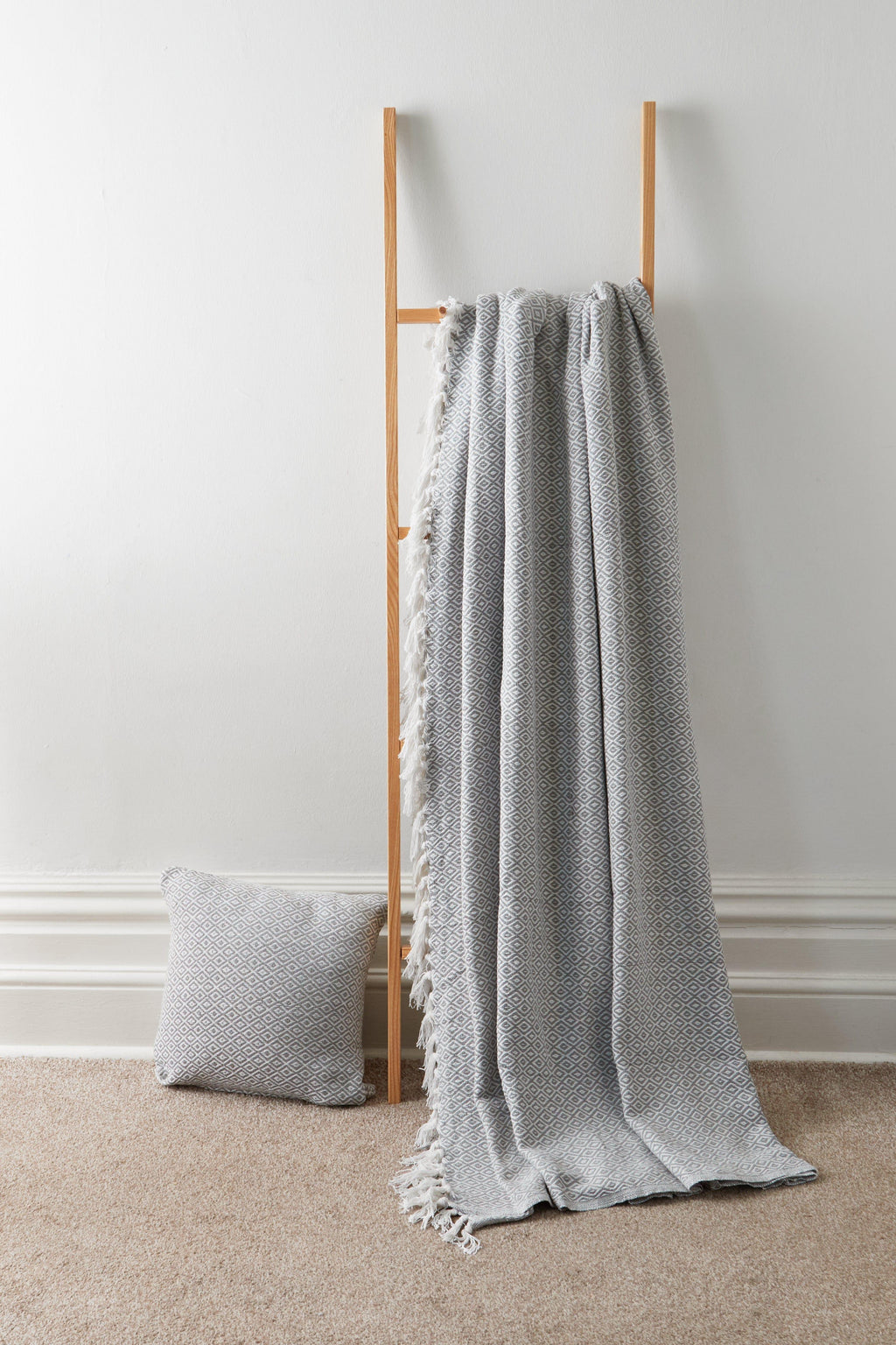 Regal Handwoven Pure Cotton Throw Blanket with Diamond Geometric Pattern Eco-Friendly Durable Bedspread Sofa Cover in Multiple Sizes
