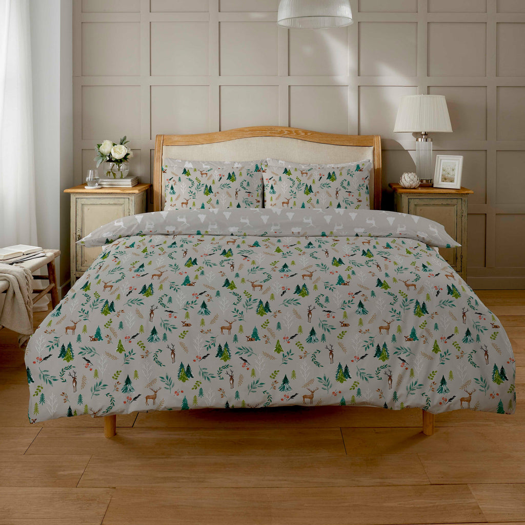Snowy Reindeers Reversible Duvet Cover Set with Pillowcases Soft Polycotton Quilt Bedding for Year-Round Comfort