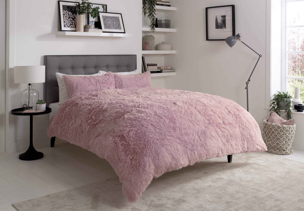Long-pile faux fur duvet cover set in blush pink with matching pillowcases