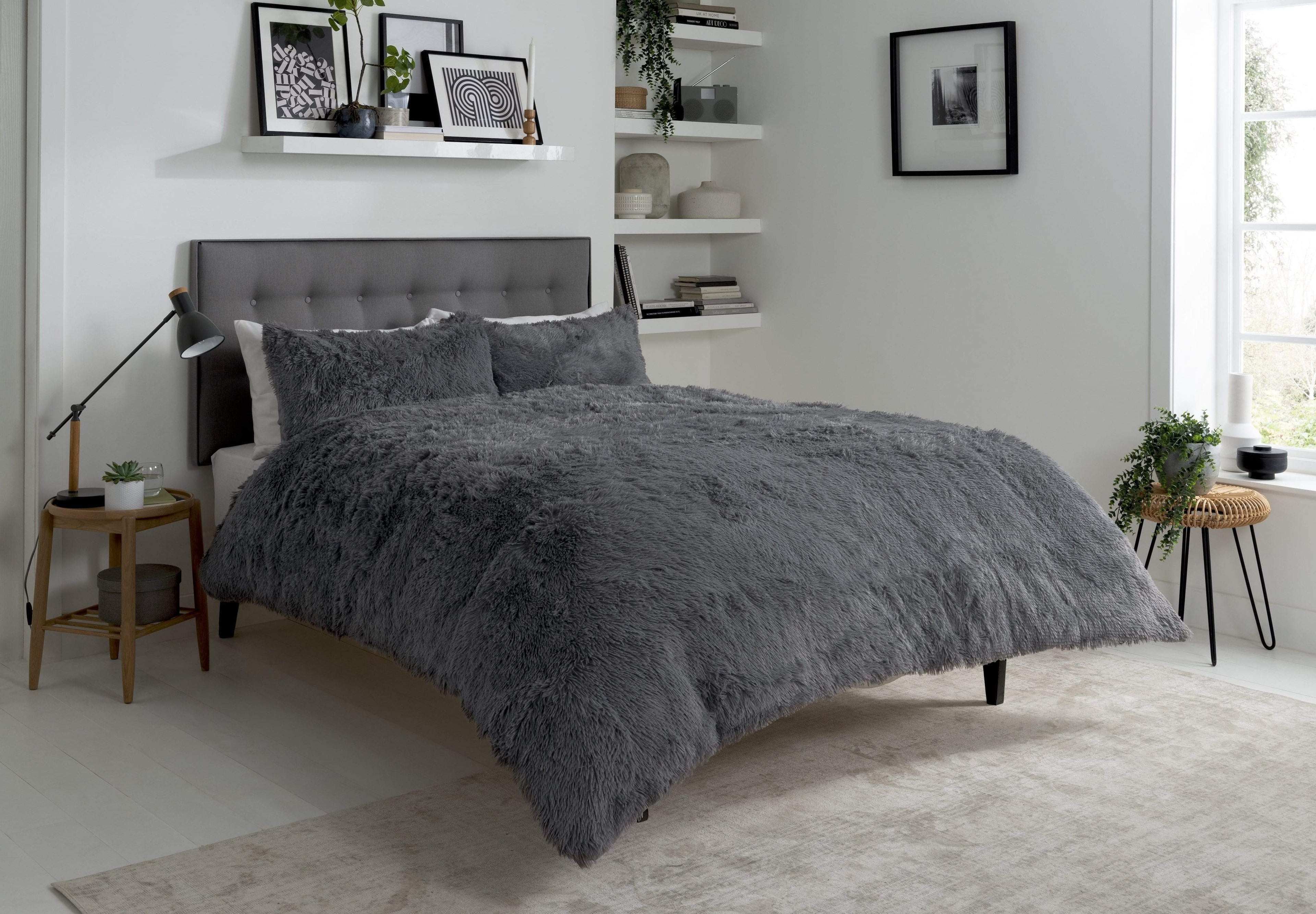 Snuggle & Cuddle Faux Fur Duvet Set for Winter Comfort Extra Soft Long Pile Bedding Available in Multiple Sizes and Elegant Colours